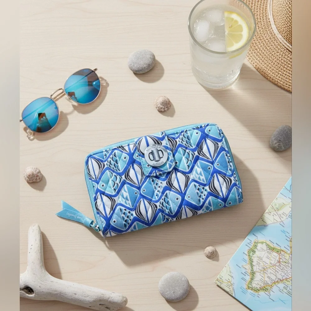 Women’s Vera Bradley Wallet - Picture 1 of 11